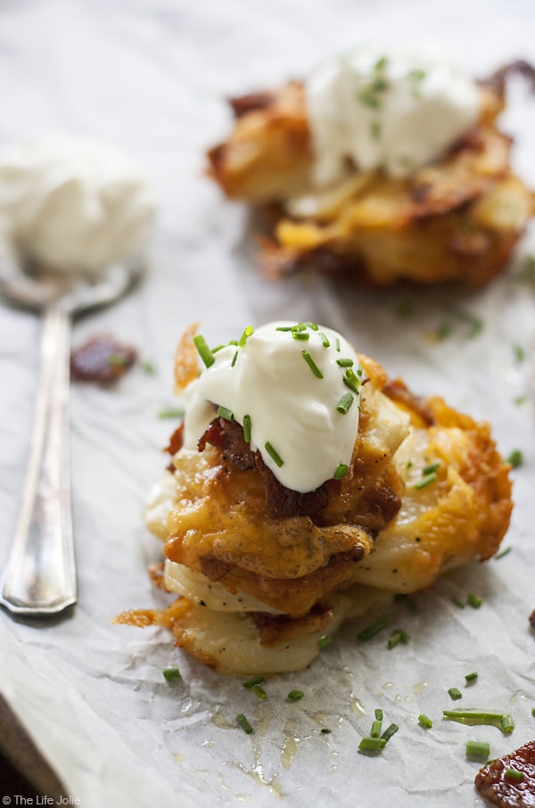 This Loaded Baked Potato Stacks recipe is such an such an easy side dish for a weeknight dinner. Thin slices of potato, seasoned and stacked in the cups of a muffin tin and baked in the oven; these are a tasty addition to any meal and they also make a delicious game day appetizer!