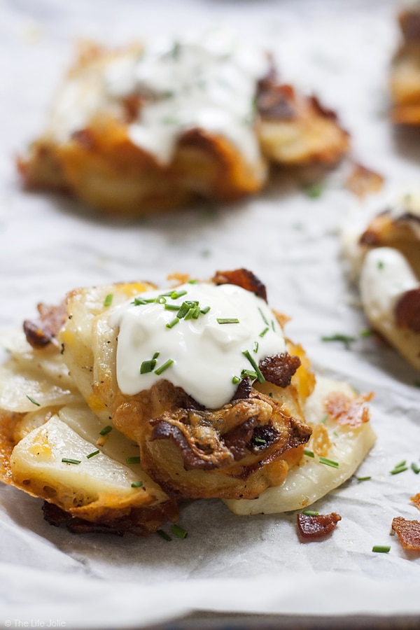 This Loaded Baked Potato Stacks recipe is such an such an easy side dish for a weeknight dinner. Thin slices of potato, seasoned and stacked in the cups of a muffin tin and baked in the oven; these are a tasty addition to any meal and they also make a delicious game day appetizer!